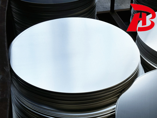 Proceso de producción Superficie fina de aluminio circular Espejo liso Rendimiento de tracción Fuerte para utensilios de cocina no adhesivos