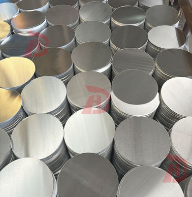 Superficie lisa Disco de aluminio de alta planitud 1050 1060 3003 de aleación, 0,3 ∼6 mm de espesor, tamaño personalizado Aluminio en blanco para cubierta de lámpara y macetas