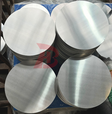 Superficie terminada de molino de la serie 3000 Discos de aluminio Temper HO Superficie anti-herrumbre para reflectores de semáforos