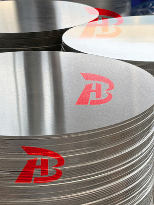 1 Serie de lámina de aluminio circular laminado en caliente fundición proceso de laminado procesamiento de espejos fabricantes vendidos directamente