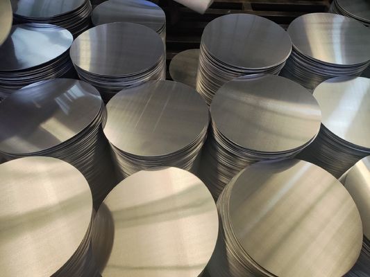 Superficie lisa Disco de aluminio de alta planitud 1050 1060 3003 de aleación, 0,3 ∼6 mm de espesor, tamaño personalizado Aluminio en blanco para cubierta de lámpara y macetas