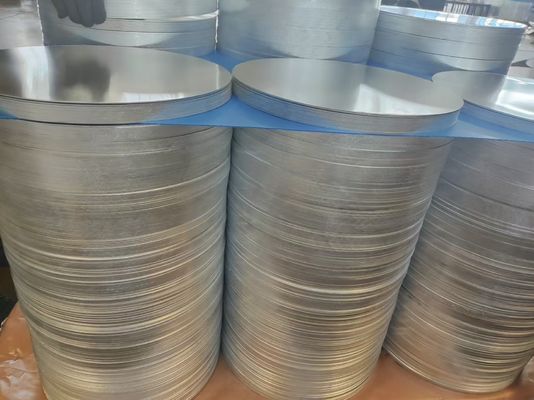 Superficie lisa Disco de aluminio de alta planitud 1050 1060 3003 de aleación, 0,3 ∼6 mm de espesor, tamaño personalizado Aluminio en blanco para cubierta de lámpara y macetas