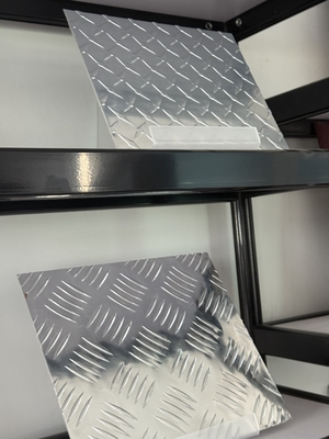 Lámina de aluminio a cuadros, acabado de molino, aleación serie 3000 y 5000