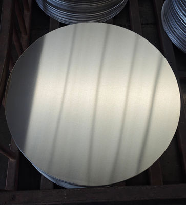 Círculos y discos de aluminio para utensilios de cocina con diámetros de 100 mm a 600 mm, espesores de 0,3 mm a 6 mm y producción ininterrumpida las 24 horas
