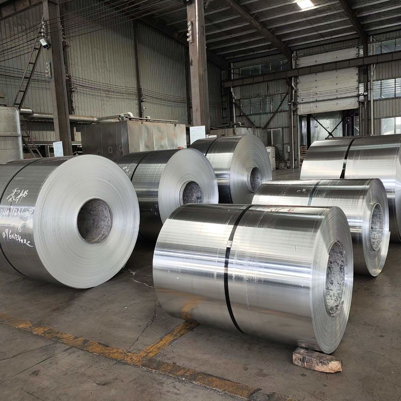 Banda de bobina de aluminio de 0,3-6 mm de espesor personalizada para utensilios de cocina de alta gama con transporte marítimo resistente