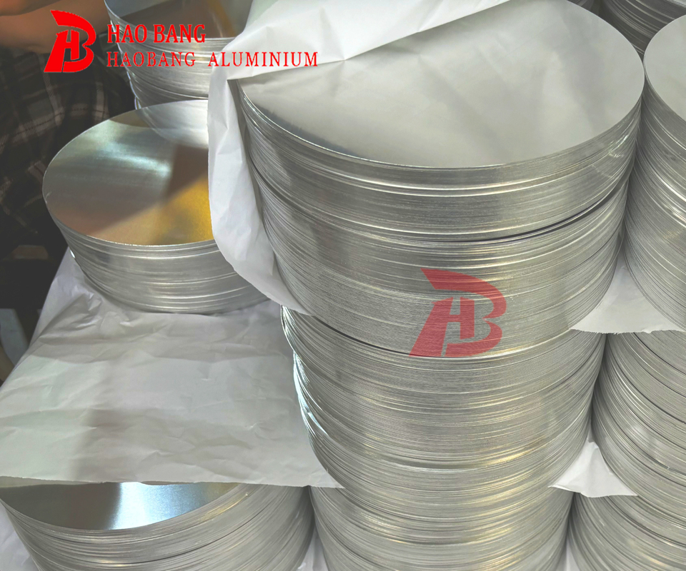 Superficie revestida B209 ASTM 3003 8011 1050 1100 1060 Círculos de discos de aluminio para panelas no adhesivas