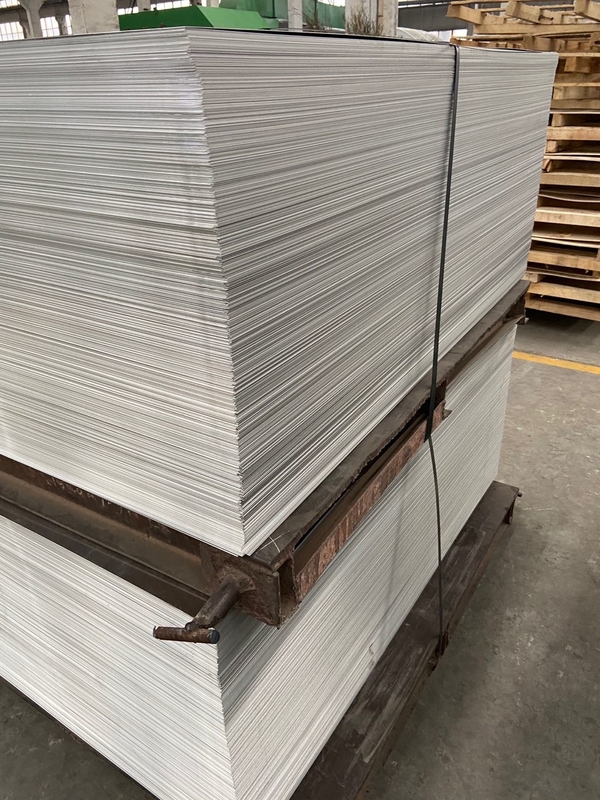 2024 caliente 1060 fabricantes de chapa de aluminio cabello recto precio bajo se puede utilizar para la decoración del edificio
