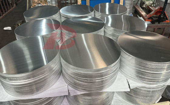 Superficie lisa Disco de aluminio de alta planitud 1050 1060 3003 de aleación, 0,3 ∼6 mm de espesor, tamaño personalizado Aluminio en blanco para cubierta de lámpara y macetas