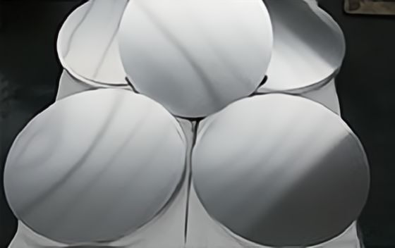 Chapas redondas de aluminio conformadas estiradas - Materias primas para menaje y utensilios de cocina - Rango de espesores: 80 - 1100 mm - Gama completa de espesores